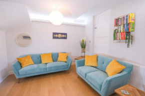 Old School Mews - Modern two bedroom house with courtyard garden.